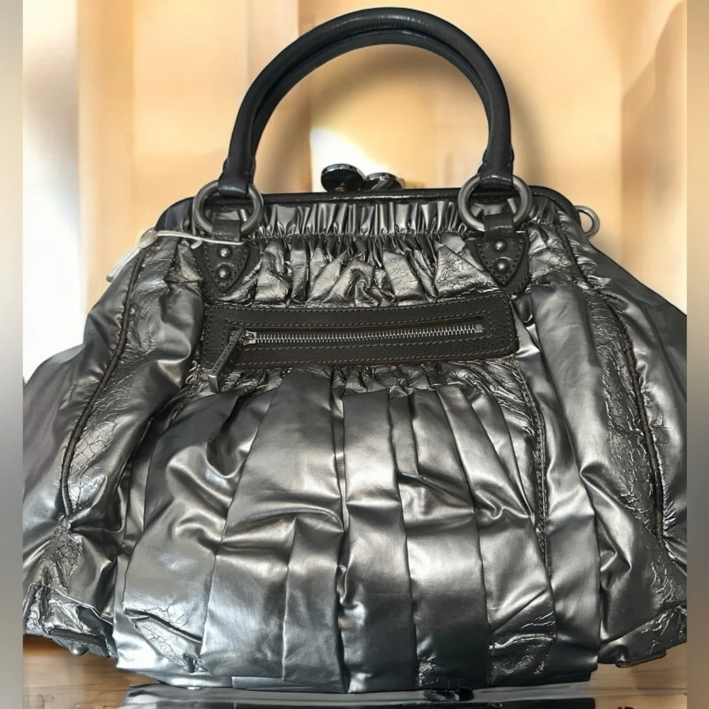 Marc Jacobs Parachute Stam METALLIC SILVER KISS-LOCK & Dust-bag Included